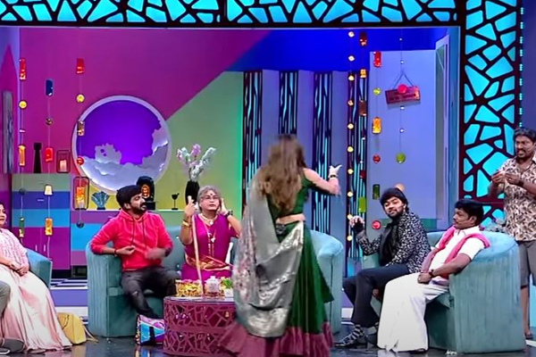 சுருதிகாவை ஓட ஓட துரத்தும் பல்லி! திட்டம் போட்டு கதற விட்ட விஜய் டிவி - கலகலப்பான ப்ரோமோ | Raju Vootla Party