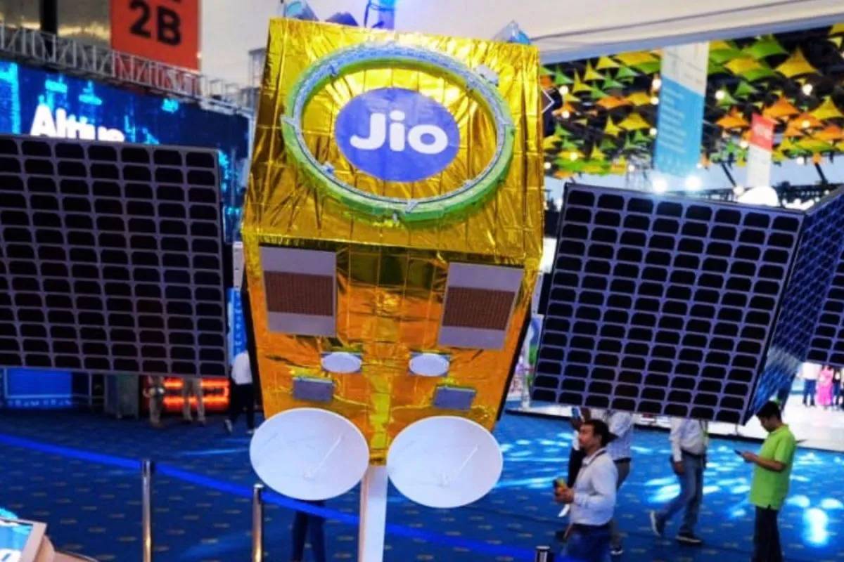 1,600 செயற்கைகோள்களை விண்ணில் ஏவ திட்டமிட்டுள்ள ஜியோ | Jio Plans 1600 Satelites For Expand Connectivity 1,600 செயற்கைகோள்களை விண்ணில் ஏவ திட்டமிட்டுள்ள ஜியோ | Jio Plans 1600 Satelites For Expand Connectivity
