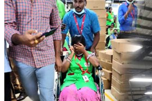 ஆடை உற்பத்தி நிறுவனத்தில் வாயு கசிவு - 100 பேர் மயக்கம்! | Gas Leak In Industrial Area Near Visakhapatnam