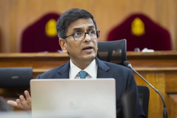 இறுதிநாளிலும் தீர்ப்பு; மன்னித்து விடுங்கள் - பிரியாவிடை பெற்ற தலைமை நீதிபதி சந்திரசூட்!