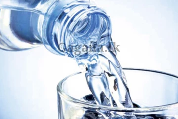 ප්ලාස්ටික් වතුර බෝතල් ගැන හෙළි වුන ඇඟ හිරි වැටෙන භයානක හෙළිදරව්වවක් එළියට..