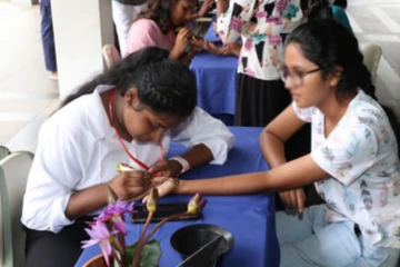 වෙසක් එකට පිස්සු හැදෙන ආරංචියක් - සියලුම රූපලාවන්‍ය සත්කාර ලබා දෙන දන්සලක්