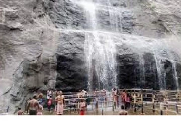 வனத்துறை கட்டுப்பாடில் வந்த பழைய குற்றாலம் - அதிர்ச்சியில் சுற்றுலா பயணிகள்!