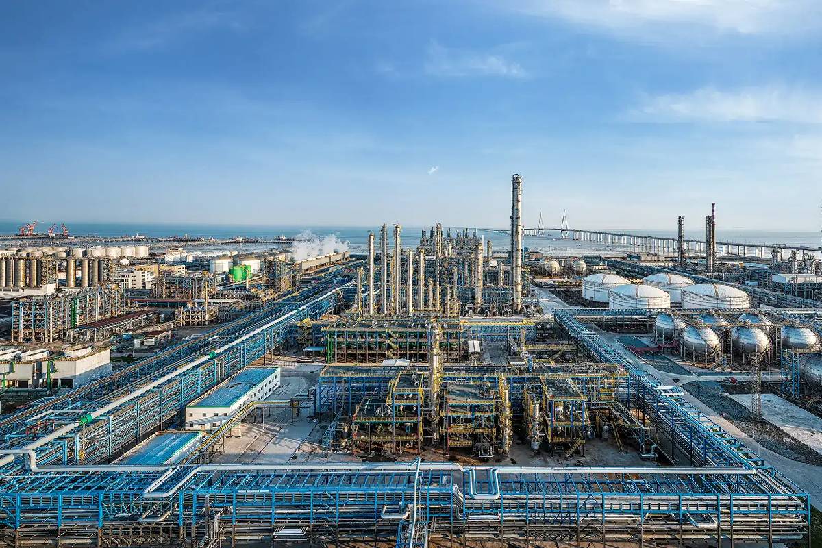 அவசர கால எரிபொருள் கையிருப்பில் கைவைத்த சுவிட்சர்லாந்து | Swiss To Release Fuel From Emergency Reserves அவசர கால எரிபொருள் கையிருப்பில் கைவைத்த சுவிட்சர்லாந்து | Swiss To Release Fuel From Emergency Reserves