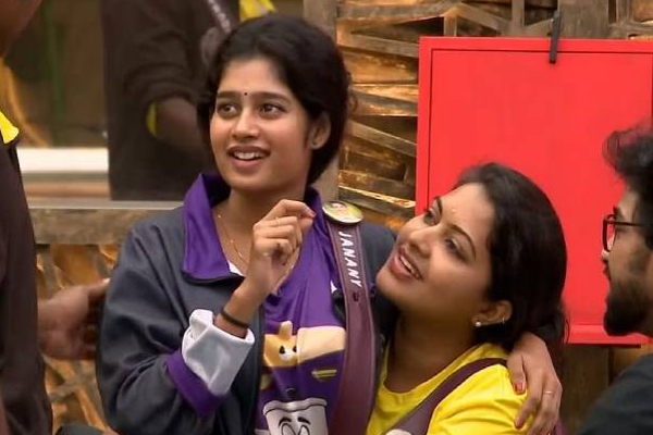 இலங்கை பெண் ஜனனியின் தங்கையை பார்த்திருக்கிறீர்களா? அவரே வெளியிட்ட புகைப்படம் | Bigg Boss Sri Lanka Janany Met The Family Photo