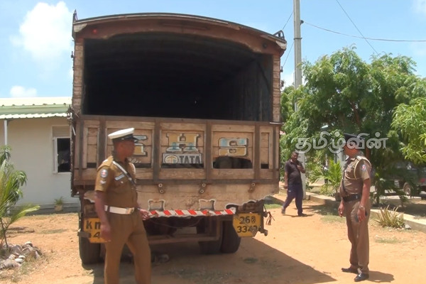 சட்டவிரோதமாக தேக்கு மரக்குற்றிகளை ஏற்றிச் சென்ற நால்வர் கைது | Sri Lanka Police Teak Tree Trunk