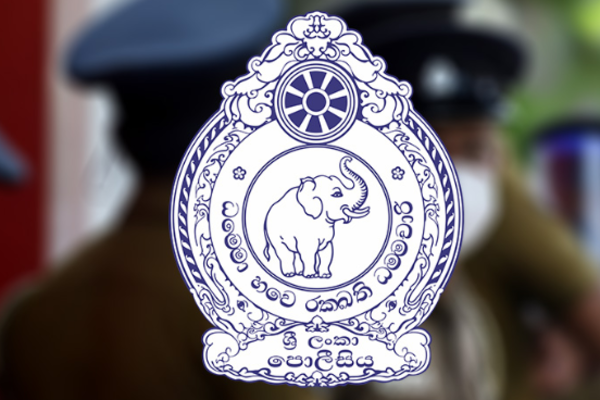 சமூக வலைத்தள காணொளியால் சிக்கிய பொலிஸ் அதிகாரி | Video Of Police Officer Attacking With A Baton சமூக வலைத்தள காணொளியால் சிக்கிய பொலிஸ் அதிகாரி | Video Of Police Officer Attacking With A Baton