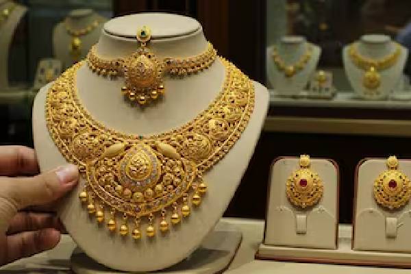 தங்கம் விலை உயர்வுக்கு காரணம் என்ன தெரியுமா? வாங்கி குவிக்கும் நாடு! | Which Country Hoarding Ton Gold Price Hike Reason