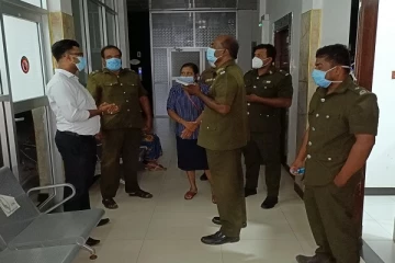 வவுனியாவில் தனியார் வைத்தியசாலைகள் மீது சுகாதார பரிசோதகர்கள் அதிரடி சோதனை