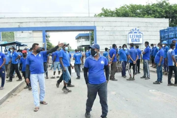 ஒன்று திரளவுள்ள லிட்ரோ நிறுவன ஊழியர்கள்