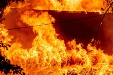 වෙළඳසැල් පෙළක් ගිනි ගනී