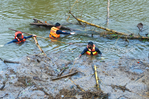 நாட்டை உலுக்கும் சீரற்ற காலநிலை! தயார் நிலையில் கடற்படையினர் | Bad Weather In Sri Lanka Today