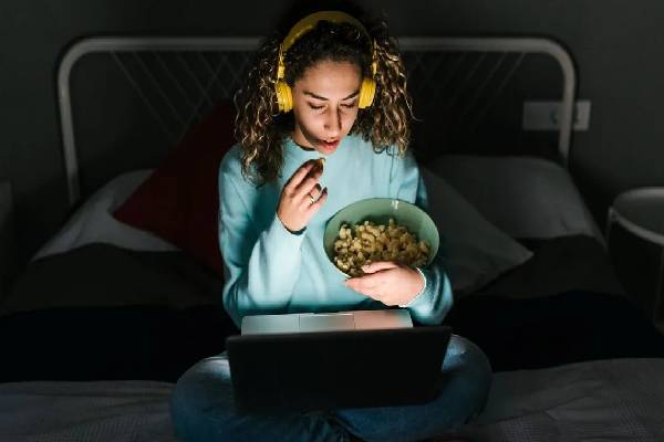 உடல் எடை அதிகரிக்காமல் இருக்க இரவில் இதை செய்வது அவசியம் | Important Do This At Night To Avoid Weight Gain