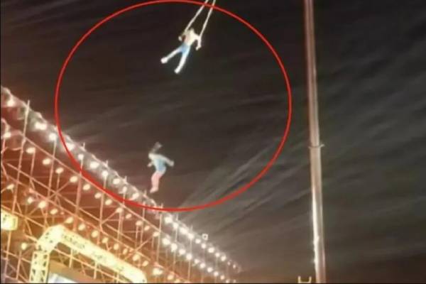 கையை பிடிக்கத் தவறிய கணவன்.. பல அடி உயரத்தில் இருந்து விழுந்த மனைவி! | Trapeze Artist Woman Felldown Death Shocking