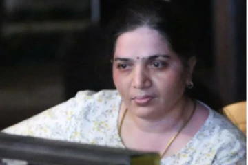 ஷூட்டிங்ல எத்தனை முறை சொன்னேன்...கேட்கவே இல்லை! கொரோனாவால் இறந்த பிரபலம்... அதிர்ச்சியில் சீரியல் நடிகை