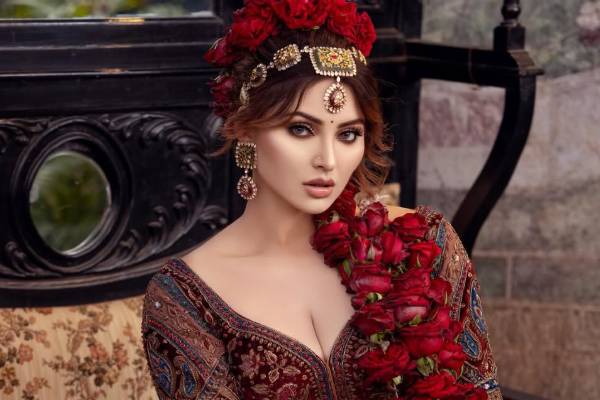 பேக்லஸ் சேலையில் கிளாமர் போஸ்!! நடிகை ஊர்வசி ரவுடேலா!! புகைப்படங்கள் | Actress Urvashi Rautela Backless Photoshoot Post பேக்லஸ் சேலையில் கிளாமர் போஸ்!! நடிகை ஊர்வசி ரவுடேலா!! புகைப்படங்கள் | Actress Urvashi Rautela Backless Photoshoot Post