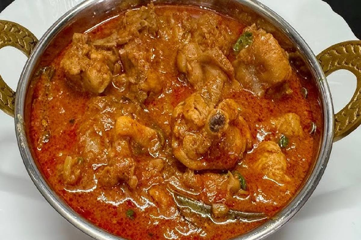 ஞாயிறு ஸ்பெஷல்: நாவூரும் சுவையில் கேரளா ஸ்டைல் நாடன் சிக்கன் குழம்பு ரெசிபி! | Tasty Kerala Style Nadan Chicken Curry Recipe ஞாயிறு ஸ்பெஷல்: நாவூரும் சுவையில் கேரளா ஸ்டைல் நாடன் சிக்கன் குழம்பு ரெசிபி! | Tasty Kerala Style Nadan Chicken Curry Recipe
