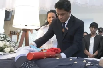 விபத்தில் பலியான விமானிக்கு பட்டச் சான்றிதழ்