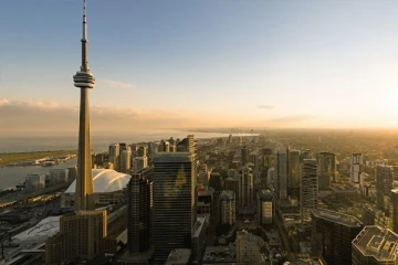 வேலை காரணமாக வெளிநாடு சென்றிருந்த கனேடிய தம்பதியரின் வீட்டை விற்ற மோசடி ஆசாமிகள்