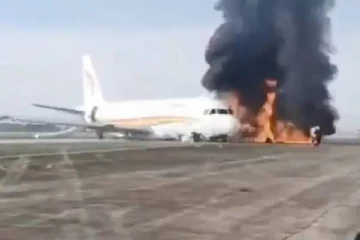 புறப்பட தயாரான பயணிகள் விமானம்... ஓடுதளத்தில் நேர்ந்த பகீர் சம்பவம்