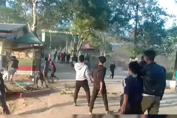 வாக்குச்சாவடியில் துப்பாக்கிச் சூடு : அலறியடித்து ஓடிய பொதுமக்கள்