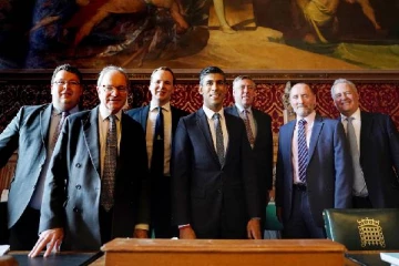 பிரித்தானிய பிரதமர் ரிஷி சுனக்கின் முதல் புகைப்படம்: 200 டோரி எம்.பிக்கள் ஆதரவில் அபார வெற்றி