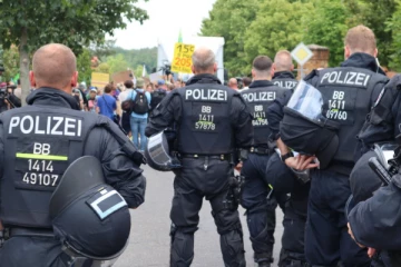 அல்பேனியாவில் மோசடியில் ஈடுபட்ட மூன்று இலங்கையர்கள் கைது