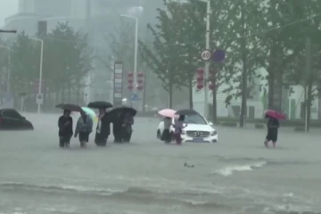 சீனாவில்   வெள்ளத்தால் 1.5 லட்சம் பேர் பாதிப்பு