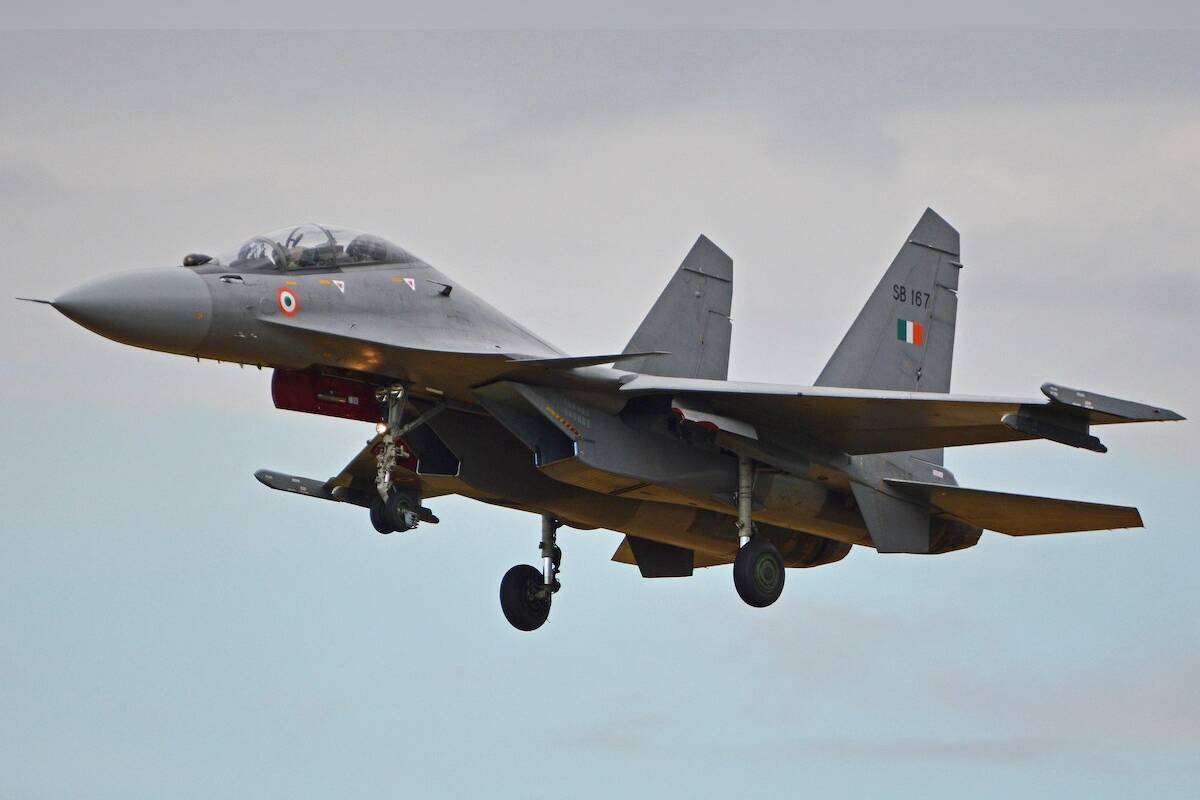 நொறுங்கி விழுந்த இந்திய போர் விமானம் - 2 இந்திய விமான படையினர் உயிரிழப்பு | 2 Pilots Dies In Iaf Su 30Mki Jet Crash In Assam