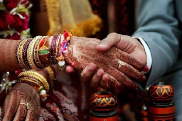 ஒருவருக்கொருவர் கணவர்களை மாற்றி திருமணம் செய்துகொண்ட 2 பெண்கள்! இப்படியும் ஒரு காதல் கதை