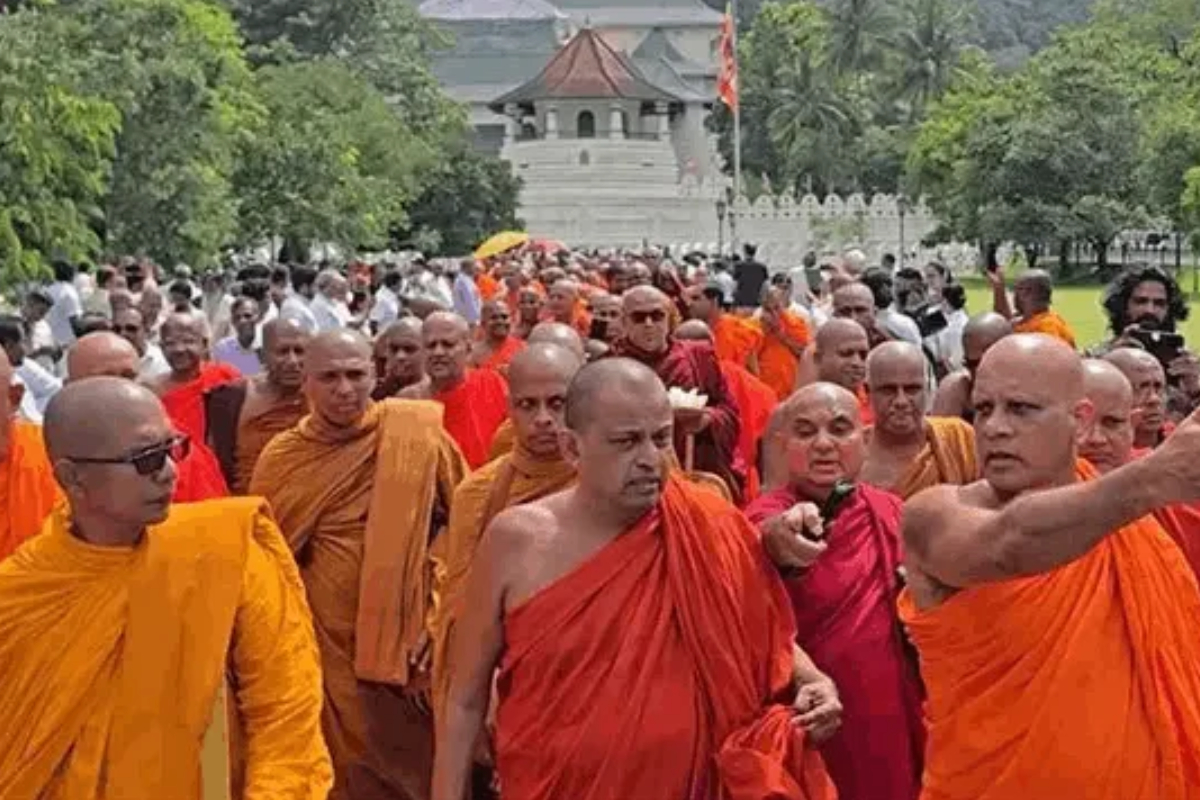ஞானசார தேரரை விடுதலை செய்யக்கோரும் ஒன்லைன் கையெழுத்து வேட்டையில் சிக்கிய போலி தரவுகள்... | Reg Strate En L Nea Para Liberar A Gnanasara