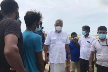 யாழ். நோக்கி புகையிரதம் வந்தால் தண்டவாளத்தில் தலை வைப்போம் என்றவர்களே துண்டு போட்டு இடம் பிடிக்கின்றனர் - டக்ளஸ்