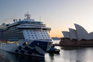 கோவிட்டால் பயணத்தை பாதியில் கைவிட்ட பாரிய கப்பல்!