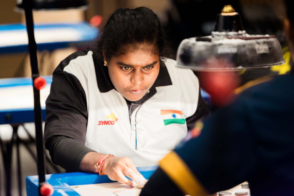 கோப்பைகளை வைக்க கூட வீட்டில் இடமில்லை - ஏழ்மையிலும் 3 தங்கம் வென்ற சென்னை பெண் | Keerthana Won 3 Gold In World Carrom Championship