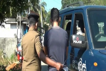 கந்தளாயில் சட்டவிரோதமான முறையில் சாராய போத்தல்களை கொண்டு சென்ற நபர் ஒருவர் கைது