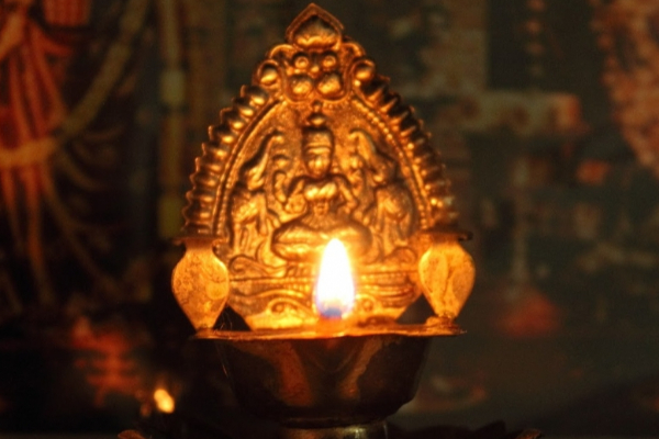 வீடுகளில் விளக்கேற்றும் பொழுது மறந்தும் இந்த தவறை மட்டும் செய்து விடாதீர்கள் | Can We Add Camphor While Lighting Diya At Home வீடுகளில் விளக்கேற்றும் பொழுது மறந்தும் இந்த தவறை மட்டும் செய்து விடாதீர்கள் | Can We Add Camphor While Lighting Diya At Home