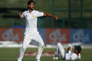 புயல்வேக பந்துவீச்சு.. இரண்டாக உடைந்த ஸ்டெம்ப்! வைரல் வீடியோ