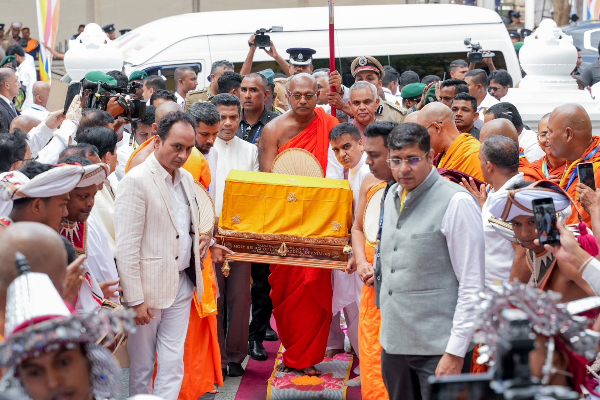 බුදු සරණ ගමන් මඟට ආශීර්වාදය - ශ්‍රී සර්වඥ ධාතූන් වහන්සේ වන්දනා කිරීමට අද සිට | Sacred Relics Open Today At Gangaramaya Again