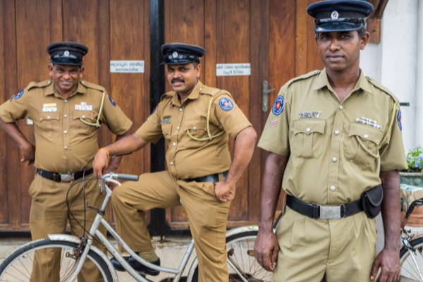 இலங்கையில் பரபரப்பை ஏற்படுத்திய ரஷ்ய தம்பதி - மோசமாக தாக்கப்பட்ட இளம் பெண் | A Badly Beaten Young Woman