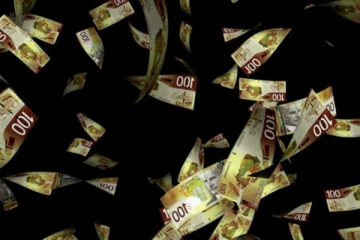 கனடாவில் நிஜமாகவே பொழிந்த காசுமழை?