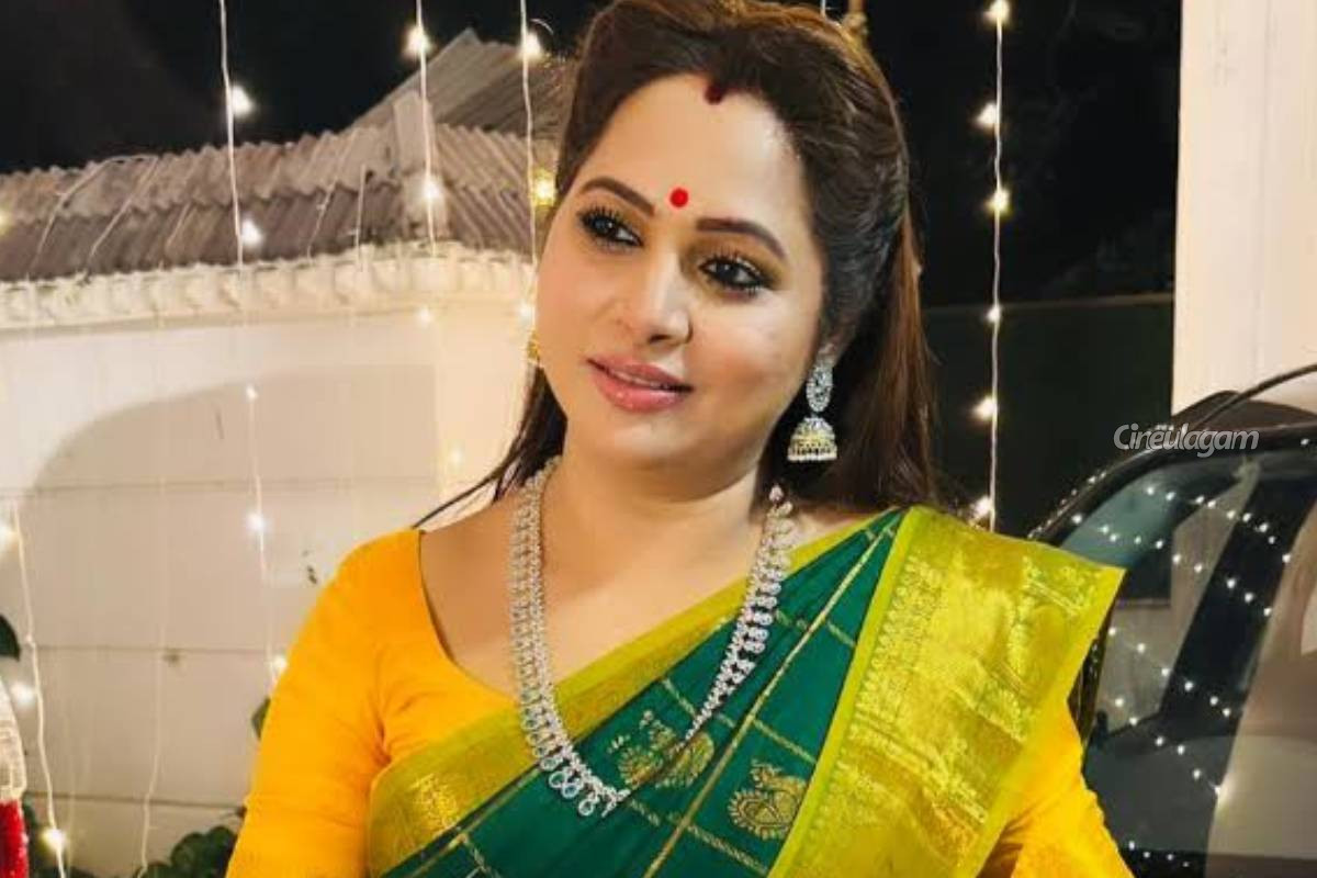 சீரியல் படப்பிடிப்பில் கேக் வெட்டி பிறந்தநாளை கொண்டாடிய நடிகை ஷமிதா... போட்டோஸ் இதோ | Actress Shamitha Celebrated Her Birthday In Set