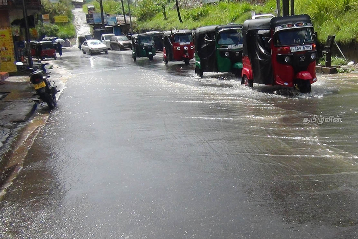 ஹட்டனில் கடும் மழை: நீரில் மூழ்கிய வீடுகள் | Heavy Rain In Hatton