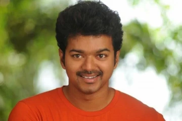 தளபதி விஜய்யா இது..! அரை ட்ரொஸ்ரில் அவர் கொடுத்த போஸ், பலரும் பார்த்திராத புகைப்படம் இதோ..