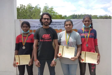 தேசியமட்ட பளுதூக்கும் போட்டியில் வெற்றி பெற்ற வவுனியா வீராங்கனைகள் (PHOTOS)