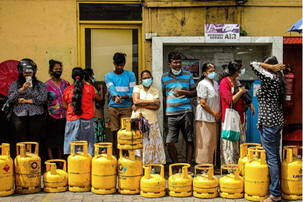 அம்பாறையில் எரிவாயு விநியோகத்தில் முறைகேடு | Irregularity In Supply Of Cooking Gas In Kalmunai