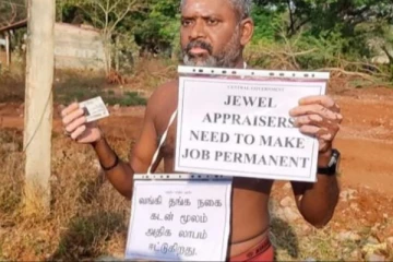 உள்ளாட்சி தேர்தலுக்கு அரை நிர்வாணமாக வாக்களிக்க வந்த நபர்! காரணம் என்ன?