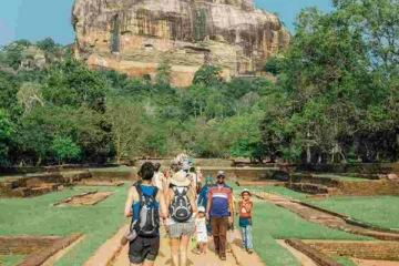 இலங்கை வரும் வெளிநாட்டு சுற்றுலா பயணிகளின் எண்ணிக்கை சடுதியாக அதிகரிப்பு