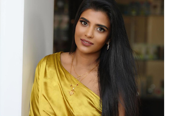 அடுத்தடுத்து மூன்று மரணங்கள்.. வாழ்க்கையில் போராட்டி உச்சத்துக்கு வந்த ஐஸ்வர்யா ராஜேஷ் கடந்து வந்த சவால்கள்.. | 3 Deaths Aishwarya Rajeshs Challenges To Achieve