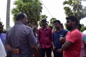 மன்னாரில் மணல் அகழ்வில் ஈடுபடும் இந்திய தனியார் கம்பெனி!