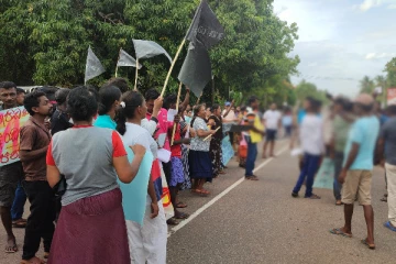 சைகை மொழிக்காக ஆர்பாட்டம் மேற் கொள்ளப்பட்டுள்ளது